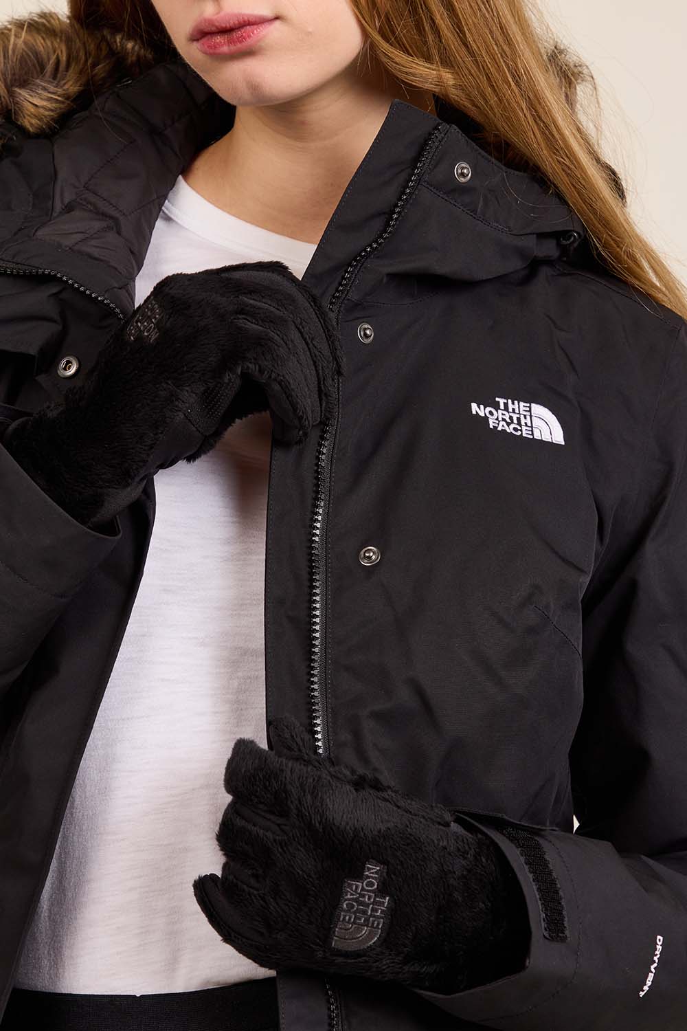 תמונת כל הלוק של כפפות